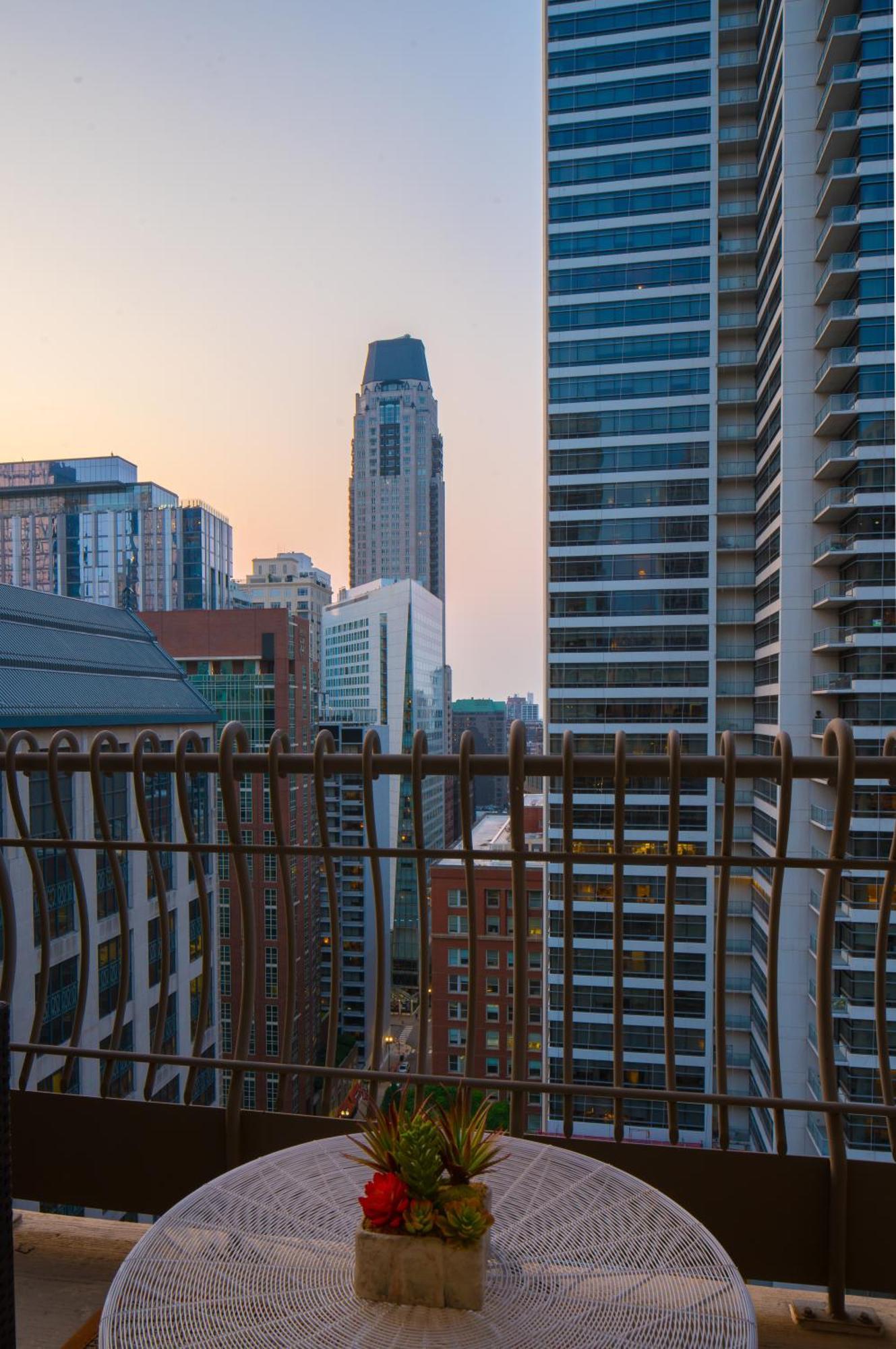 The Bernardin Gold Coast Luxury Apartments Near Magnificent Mile 芝加哥 外观 照片